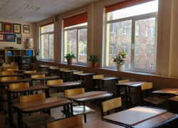 Подросток в Рыбнице столкнул школьниц лбами – их госпитализировали