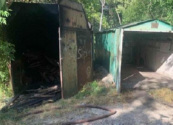 В центре Кишинева сгорели три гаража, их могли поджечь