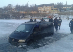 Микроавтобус с водителем провалился под лед Дубоссарского водохранилища