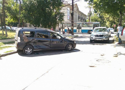 Пассажирка такси пострадала в столкновении с автобусом в Кишиневе