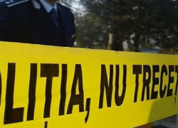 Во дворе дома в Фалештском районе обнаружен труп мужчины с ножевым ранением