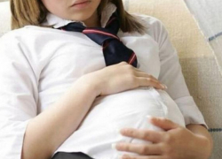 Девочка все равно забеременела в 15 лет, хотя за ней следил социальный работник