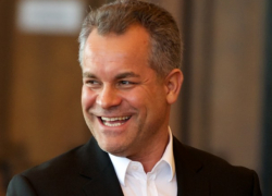 Фотографии Плахотнюка нет на панно "Их разыскивает полиция"