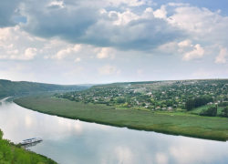 Днестр продолжает стремительно мелеть