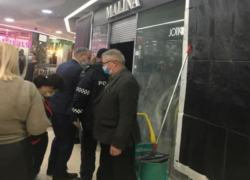 Пожар в торговом центре Кишинева - видео с места события