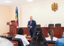 Додон рассказал жителям Кагула, когда можно будет удвоить зарплаты медикам