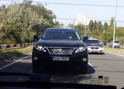 Канду оштрафовали за разговор по телефону за рулем