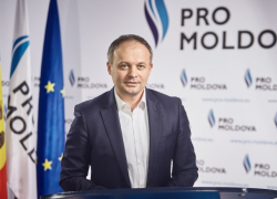 "Пошел, страус, пошел, крыльями работай!". Андриана Канду заметили вылетающим в Стамбул