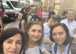 Майя Санду с румынским паспортом голосует за европарламент в Вене