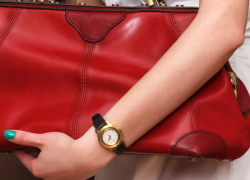 Девушки стали жертвами сестер-бандиток на улице Комрата 