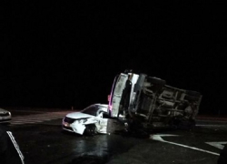 В Новых Аненах таксист врезался в микроавтобус, есть раненые