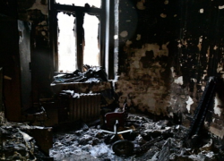 Шокирующее видео: Психически нездоровый мужчина поджег свою квартиру в Кишиневе