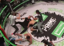 Массовая драка вспыхнула во время боя с участием молдавского спортсмена на Prime FL