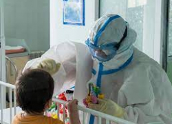 В детских ковид-отделениях столицы пациентов почти вдвое больше, чем предусмотрено мест  