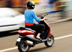 Водителям скутеров вскоре будет запрещено выезжать на дорогу без прав