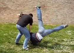 Симпатичная именинница спровоцировала жесткий кулачный бой ее поклонников в Рыбнице