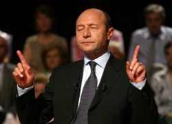 Экс-президент Траян Бэсеску напутствует Санду: я бы начал переговоры с Филипом