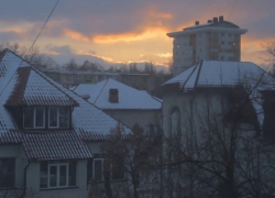 Трагедия на Буюканах: 14-летняя школьница выпрыгнула из окна на глазах матери