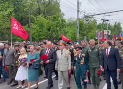 В Кишиневе проводится Марш Победы, Додон пришел с Георгиевской лентой