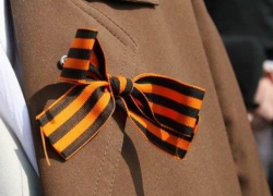 Три года запрета за георгиевскую ленту: украинцы продолжают борьбу с ветряными мельницами