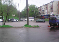 На Телецентре произошла авария с участием машины полиции