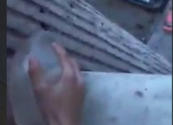 Молдавские школьники развлекаются метанием презервативов