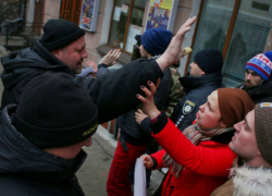 Массовые столкновения на украинских акциях за цирк без животных сняли на видео