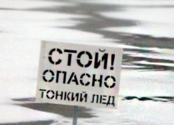 Рыбак провалился под лед на Днестре: спасти мужчину не удалось