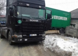 Грузовик въехал в частный жилой дом в Кагульском районе