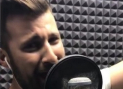 Известный молдавский телеведущий насмешил поклонников пением на английском языке 