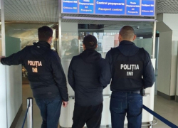 Задержанного в Кишиневе организатора финансовых пирамид депортировали в Казахстан