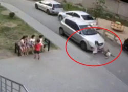 На Буюканах игравшая девочка угодила под колеса автомобиля, автоледи не стала дожидаться полиции