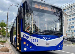 В столичных троллейбусах вещают про секс