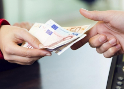 Столичного адвоката задержали в момент возврата взятки клиенту: не смогла решить вопрос  