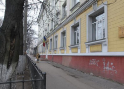 Во дворе столичного лицея нашли неразорвавшуюся мину