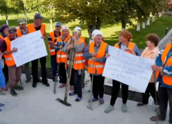 Параллельная Молдова. В Каушанах люди просят у примэрии талоны на питание