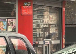 Пьяную продавщицу из сигаретного киоска ограбили на 1300 лей, когда она уснула на рабочем месте