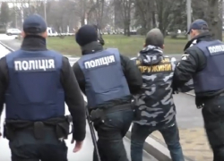 Массовая драка между украинскими националистами и полицией попала на видео