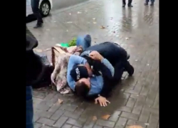 Мужчина подрался с полицейским на улице Кишинева  