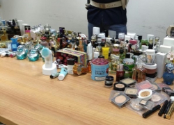 Молоденькая продавщица из Молдовы вынесла из duty free в Италии духи и косметику на 40 тысяч евро 