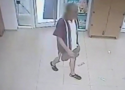 Серийный потрошитель шкафчиков для вещей в столичных магазинах попался на видео