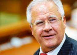 Демпартия накопила огромные долги и собирается искать спонсоров