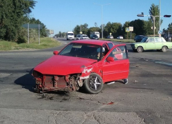 Жесткое столкновение автомобилей произошло на злополучном перекрестке в Кишиневе