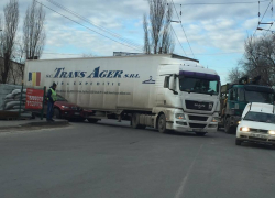 На улице Заводской в результате аварии образовалась внушительная пробка