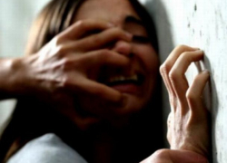 В Теленештах 42-летний мужчина изнасиловал 12-летнюю дочь своей сожительницы