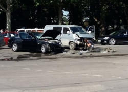 На Буюканах два автомобиля столкнулись лоб в лоб