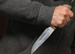 58-летний мужчина пырнул ножом 56-летнюю любовницу по причине ревности