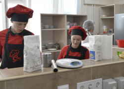 Все больше молодых жителей Молдовы проводят лето на работе вместо полноценных каникул