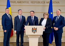 Депутатов–перебежчиков из группы Pro Moldova исключили из парламентских комиссий