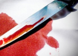 В Страшенском районе женщина пырнула себя ножом в знак горячей любви к сожителю 